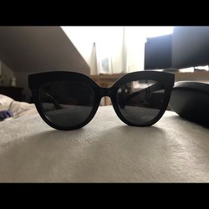 Dior sunglasses. Oversized black frame with slight cat eye. ✨